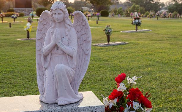 img_benefit_memorial_bench